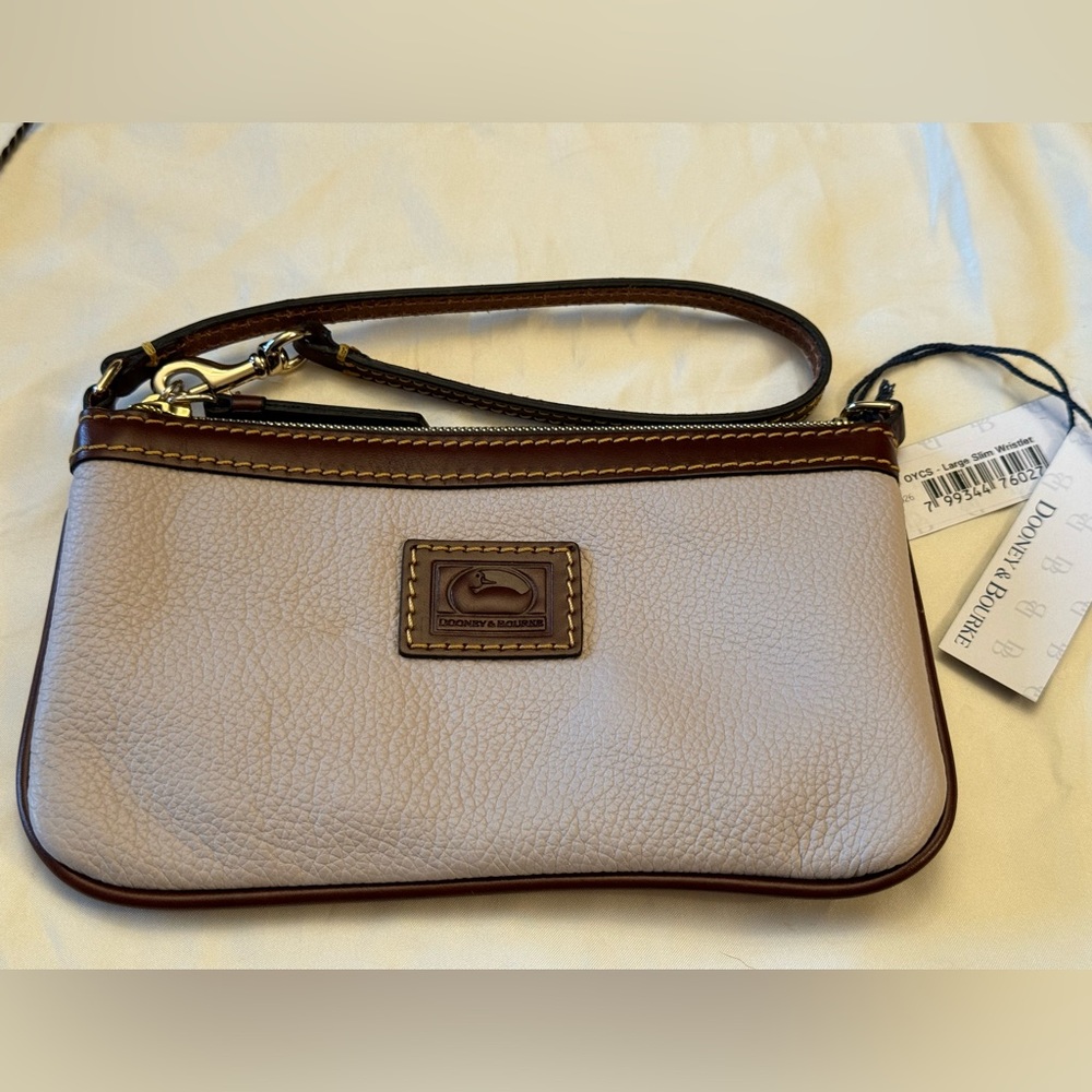 NWT ‼️ Dooney & Bourke Large Pebbled Leather Large Slim Wristlet